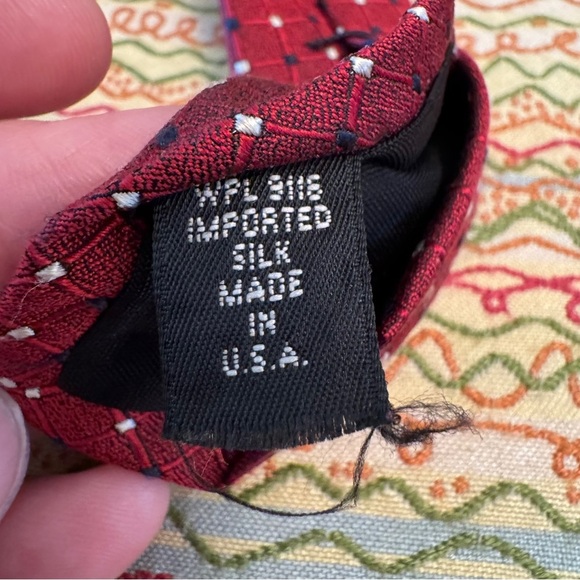 Traveler Collection Dots and Squares Tie Classic Burgundy Polka Dot 100% silk - Picture 4 of 6